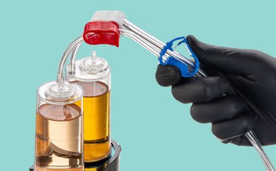 Media transfer step and pressure equilibration of sterility test Media transfer step and pressure equilibration of sterility test
