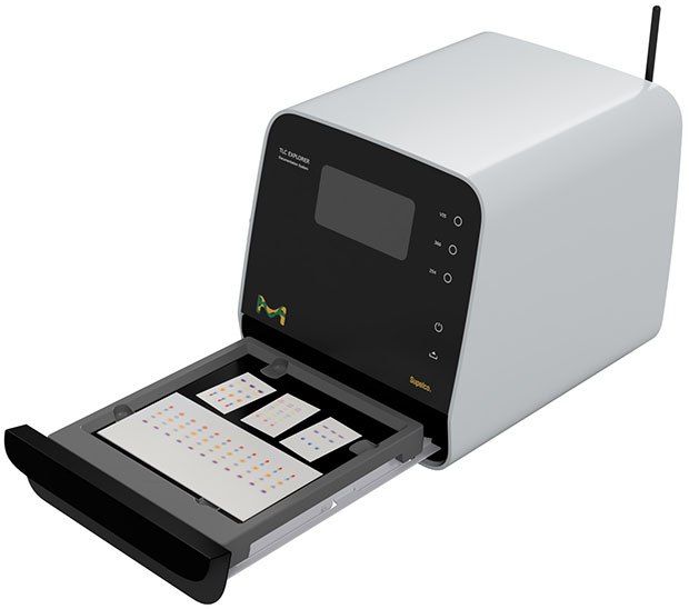 Multiple TLC plates for analysis in the TLC Explorer. Simultaneous placement of multiple TLC plates for analysis in the TLC Explorer
