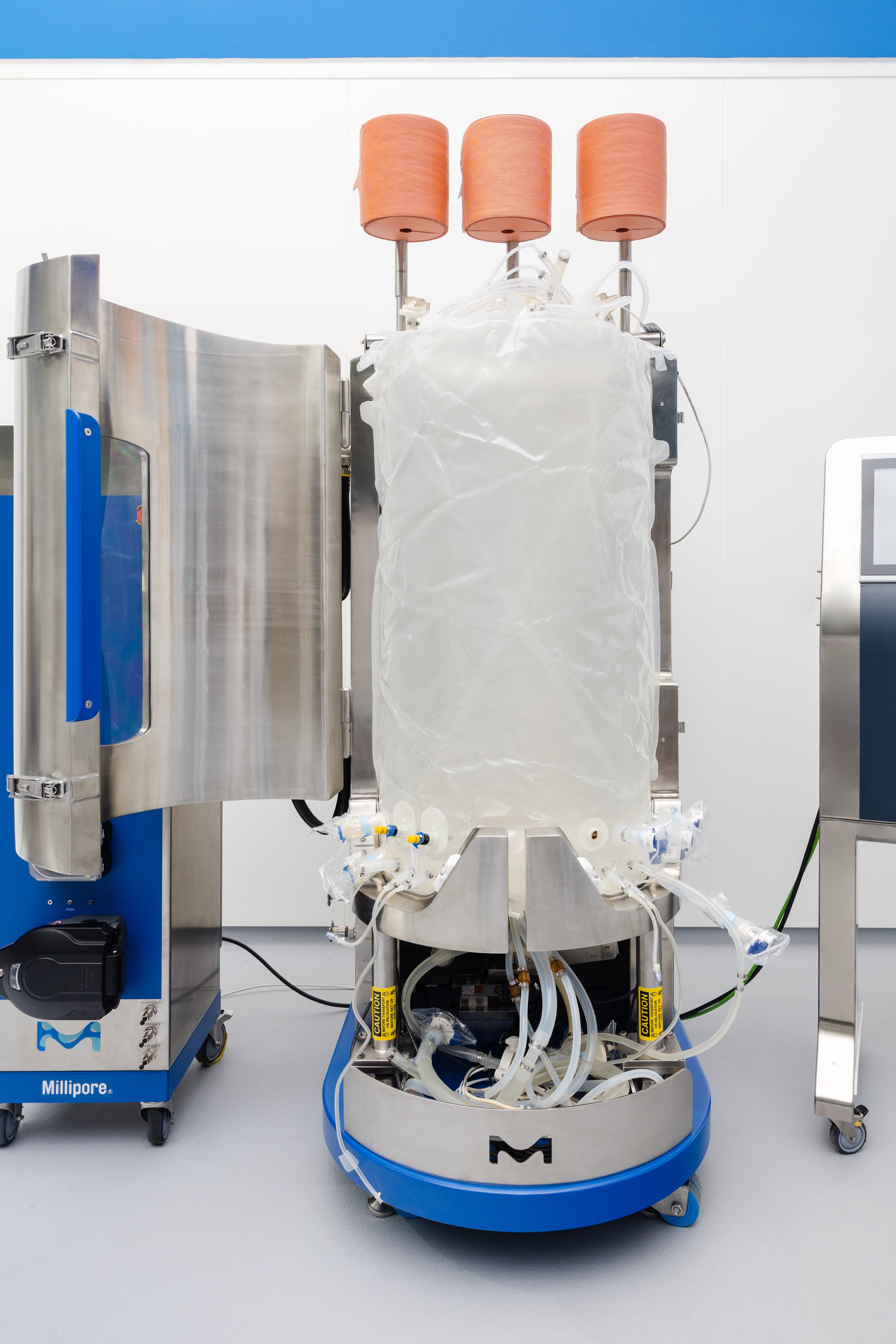 Mobius® iFlex Bioreactor Mobius® iFlex 200 liter Bioreactor filled with an Ultimus® Film