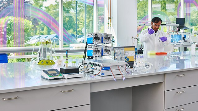 <p>A Single-use, Scale Down, Predictive Solution for Intensified Perfusion Development</p>
 The Mobius® Breez Microbioreactor is designed to meet the needs of full control at a small working volume with high-throughput capabilities.