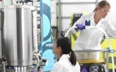 Bioprocessing cell culture media (CCM) 세포 배양 배지를 사용한 극적인 성장 이미지