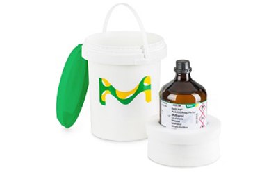 Safety carrier bottle with green lid Safety carrier for glass bottles with foam inlay and screw lid