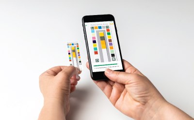 A user reads the chemical parameter test result by scanning the dipped MQuant® Test Strip using the MQuant® StripScan App on a smart phone A user reads the chemical parameter test result by scanning the dipped MQuant® Test Strip using the MQuant® StripScan App on a smart phone