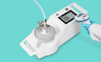 Barcode on the display of the Atmos<sup>®</sup> MAS-100 microbial gas sampler Operator scanning a barcode on the display of the MAS-100 Atmos<sup>®</sup> microbial gas sampler