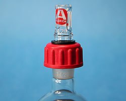 A complete threaded ground-glass joint. A complete threaded ground-glass joint.